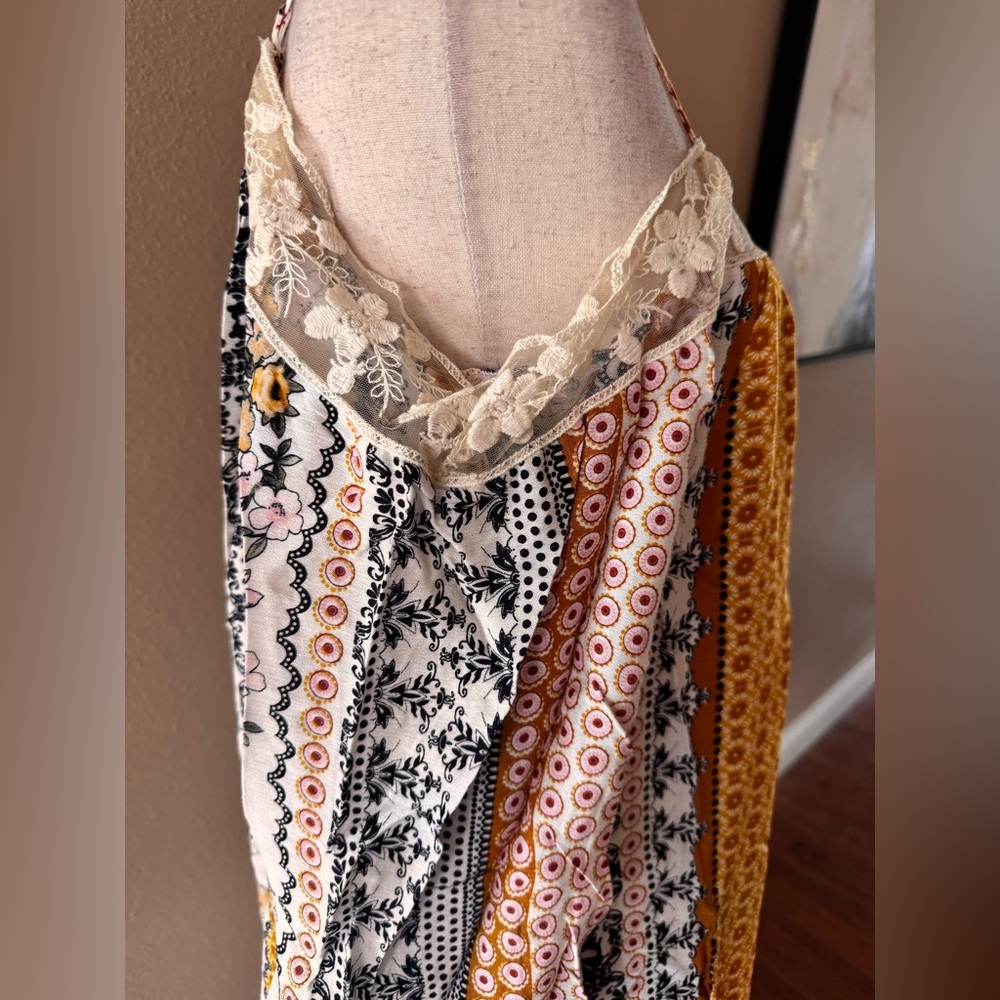 Bohemian Off-Shoulder Dress with Lace Trim - Picture 7 of 9